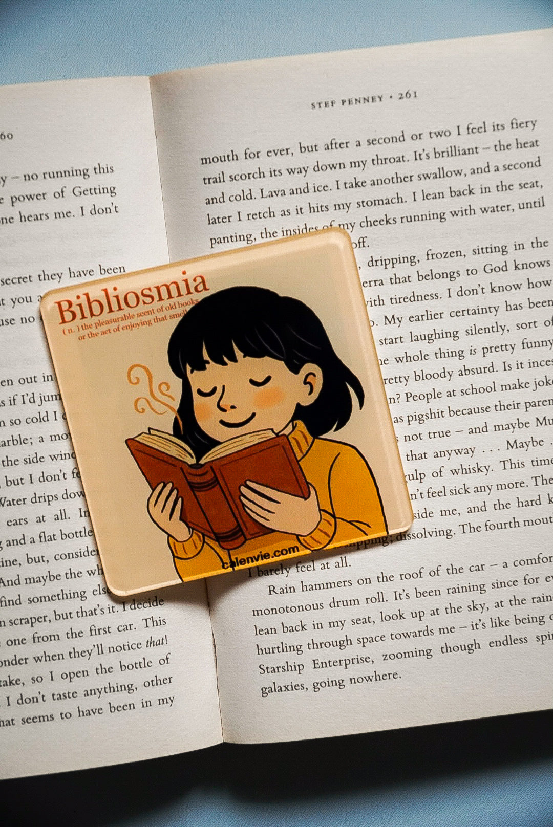 Bibliosmia Magnet - Savor the Scent of Books